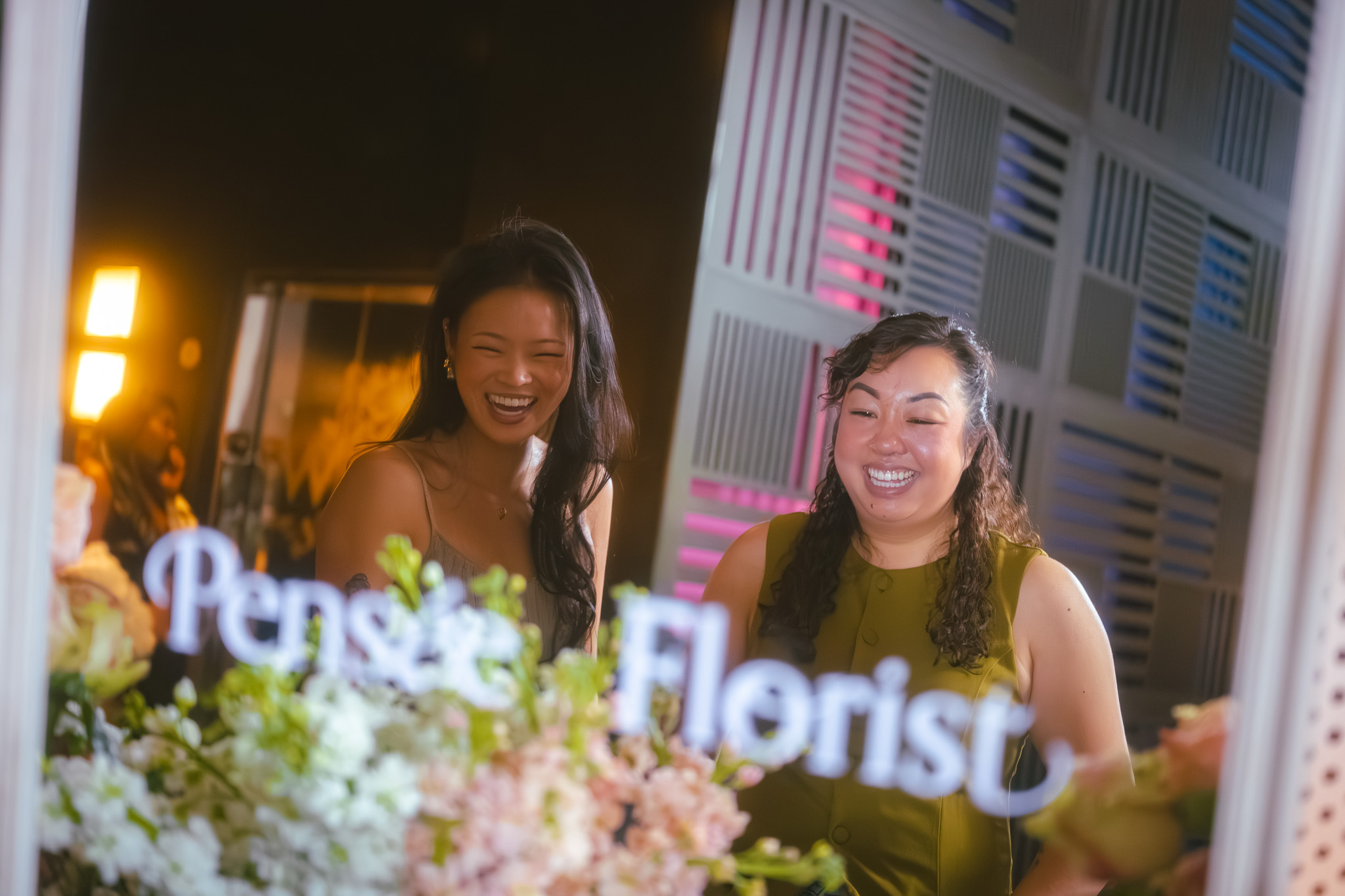 Hoa Studio floral bar team moment
